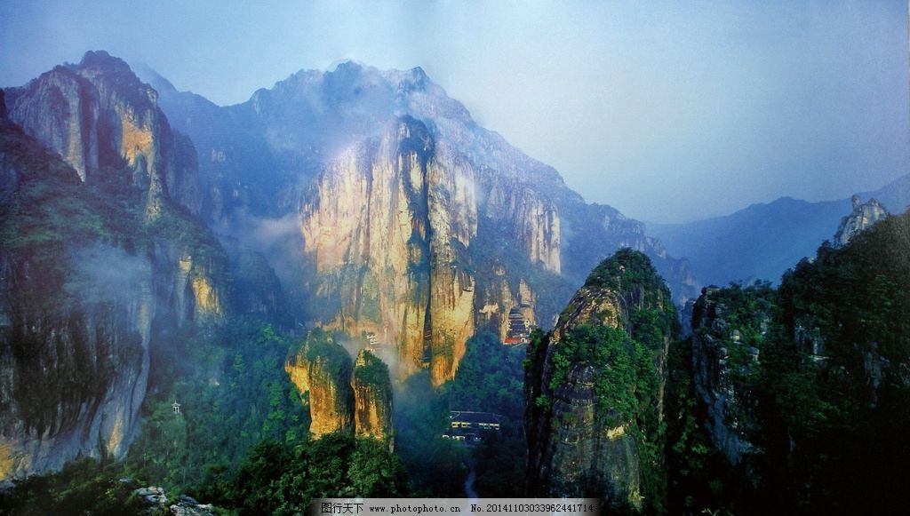 峰峦叠嶂，醉美中华——国内绝美群山图片巡礼与旅行指南